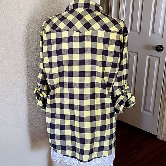 Jachs Girlfriend Flannel Look Shacket - Picture 2 of 10